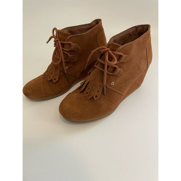 Toms Size 8.5 Brown Bootie Heels Tassel Lace Up Suede - Picture 4 of 11